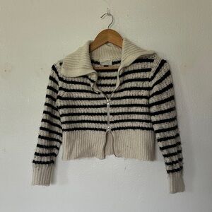 Universal Threads Cropped Black and Cream Women's Sweater